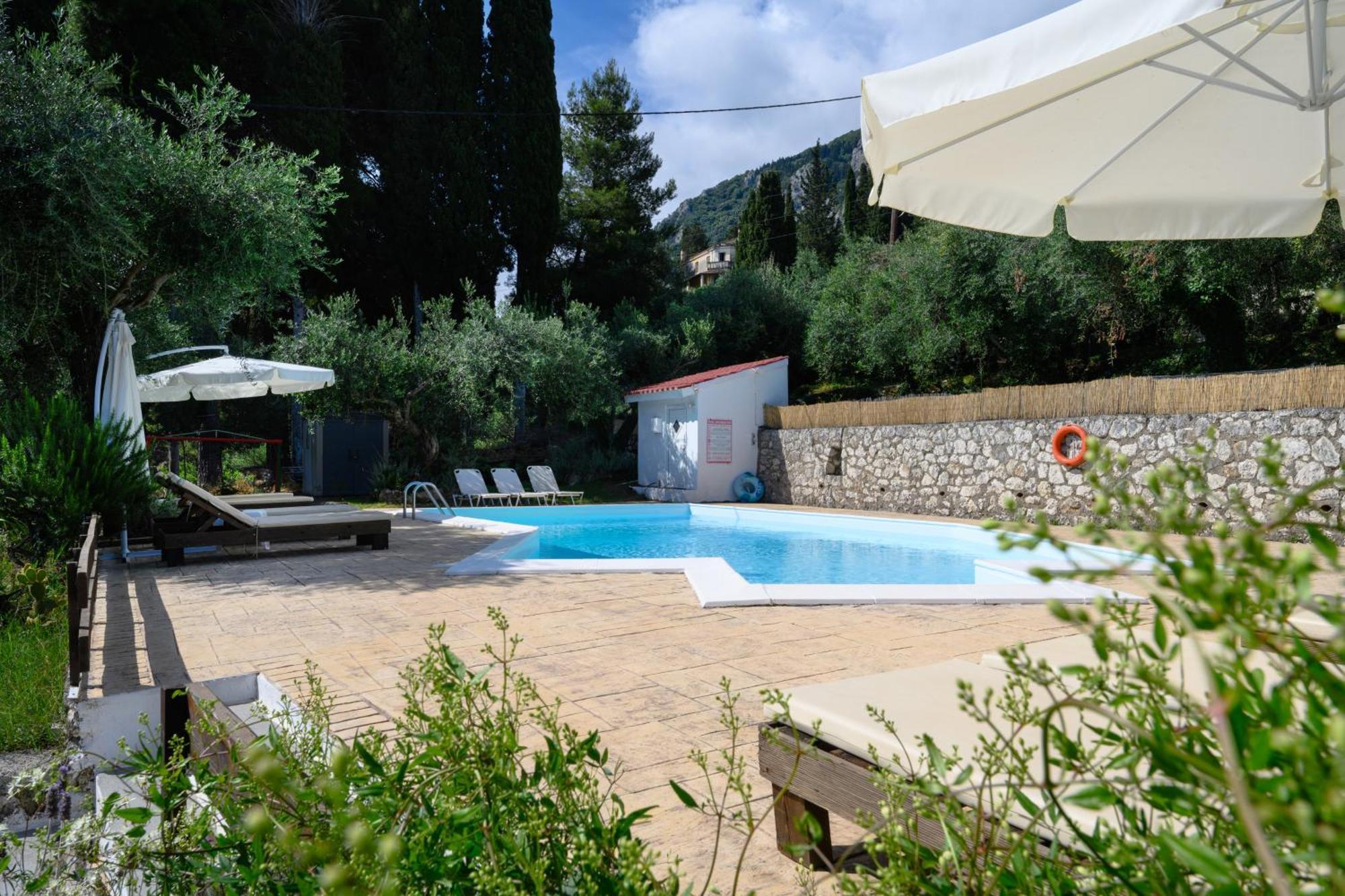 Olive Grove Poolside Apartments Benitses  Exterior foto
