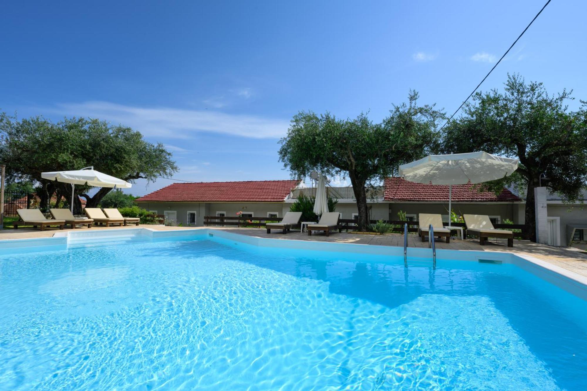 Olive Grove Poolside Apartments Benitses  Exterior foto