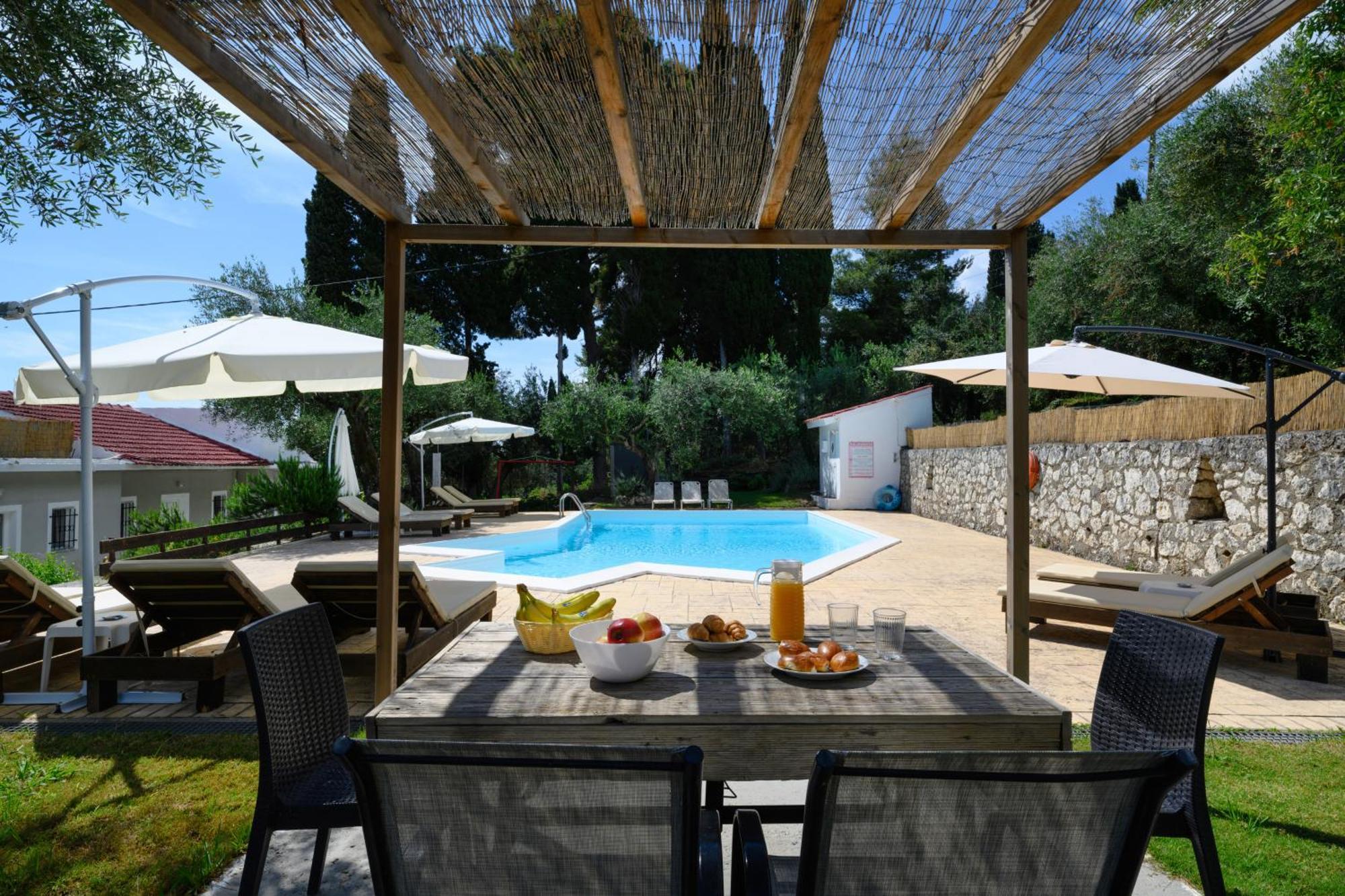 Olive Grove Poolside Apartments Benitses  Exterior foto