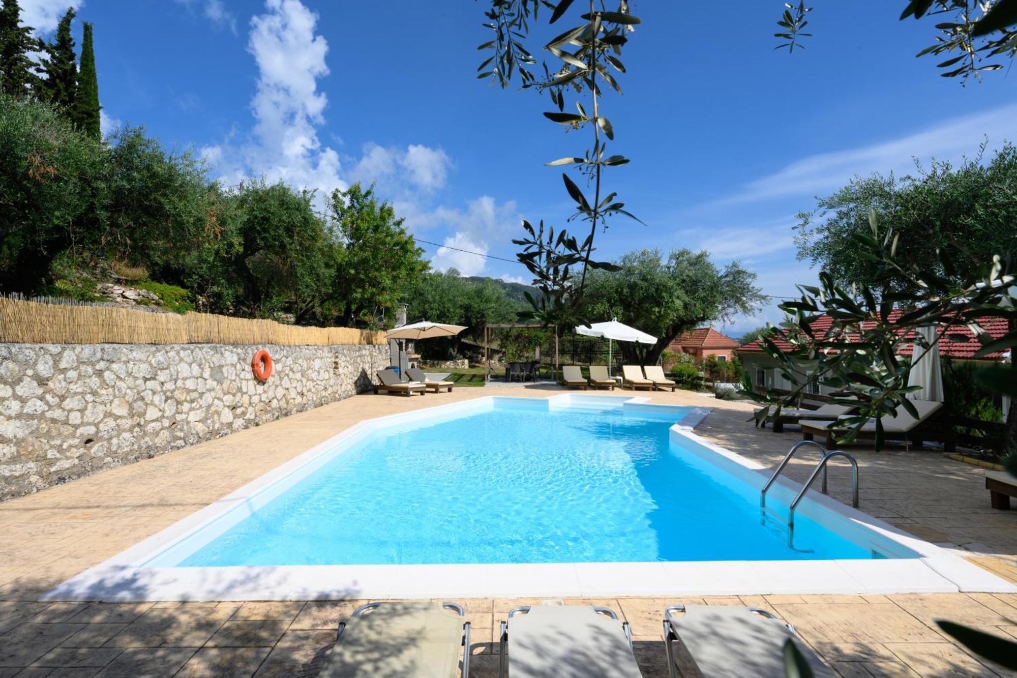 Olive Grove Poolside Apartments Benitses  Exterior foto
