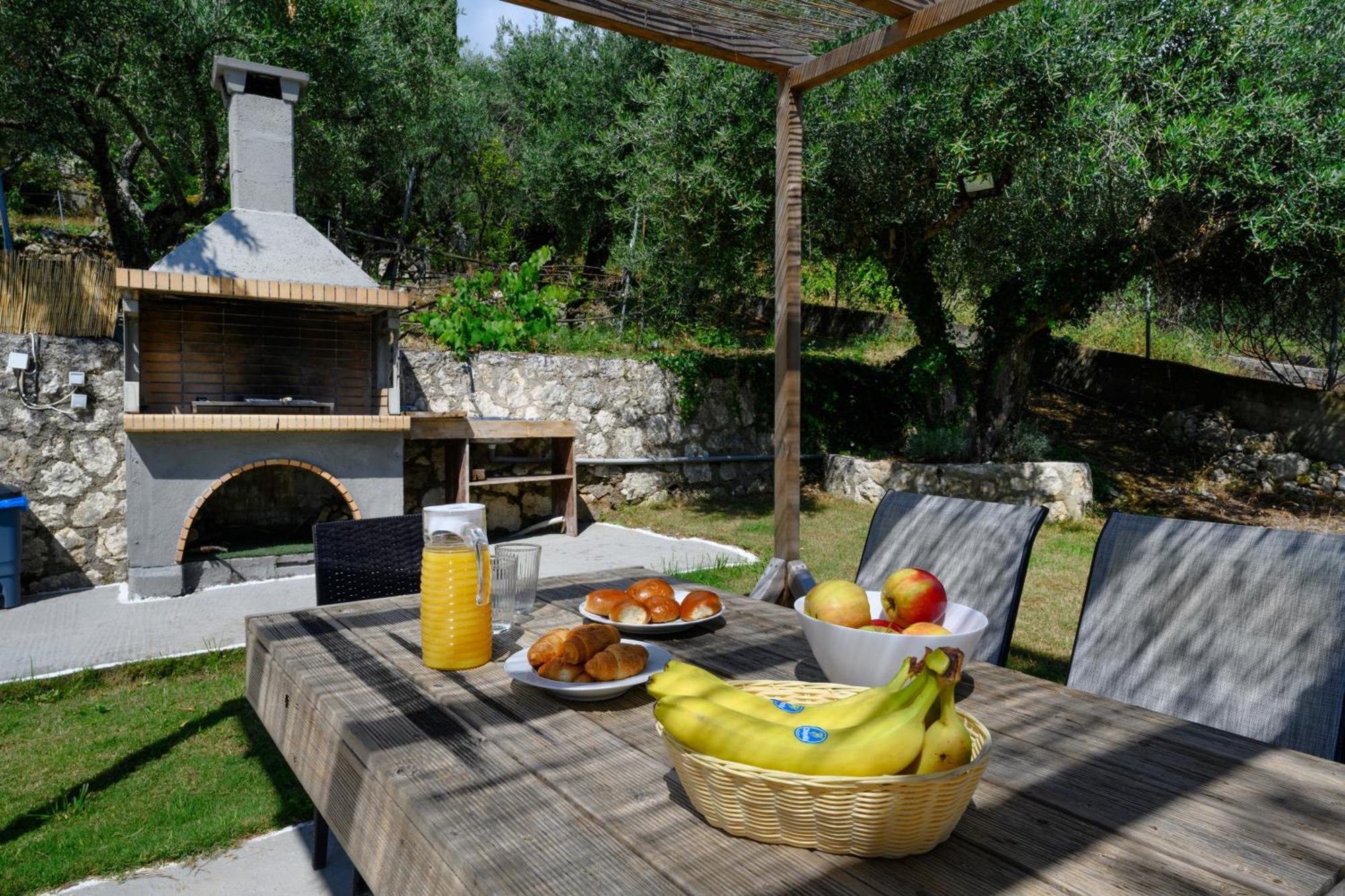 Olive Grove Poolside Apartments Benitses  Exterior foto